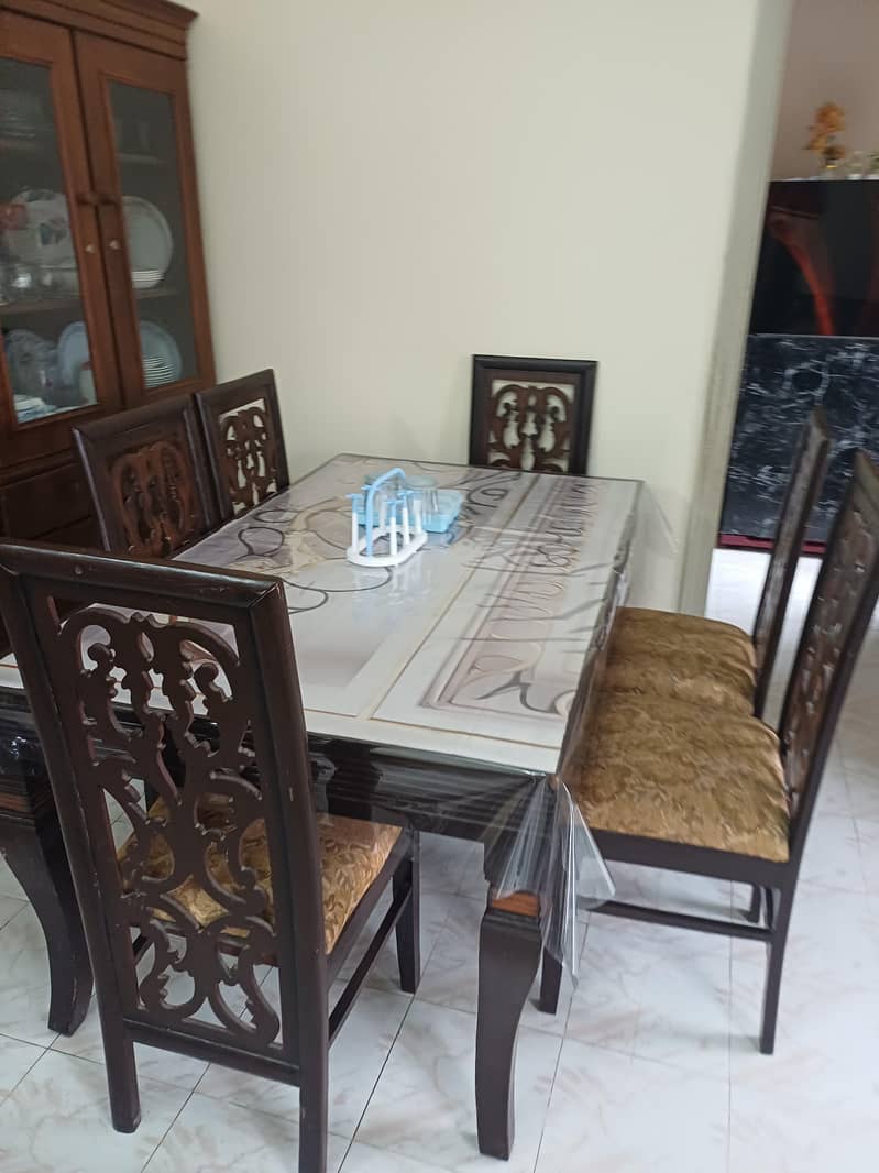 Dining Table six seater good condition 4