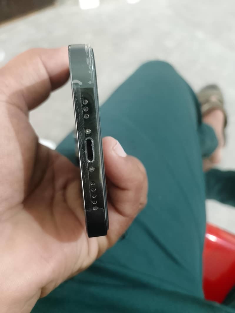 Apple iPhone 13 Pro 2