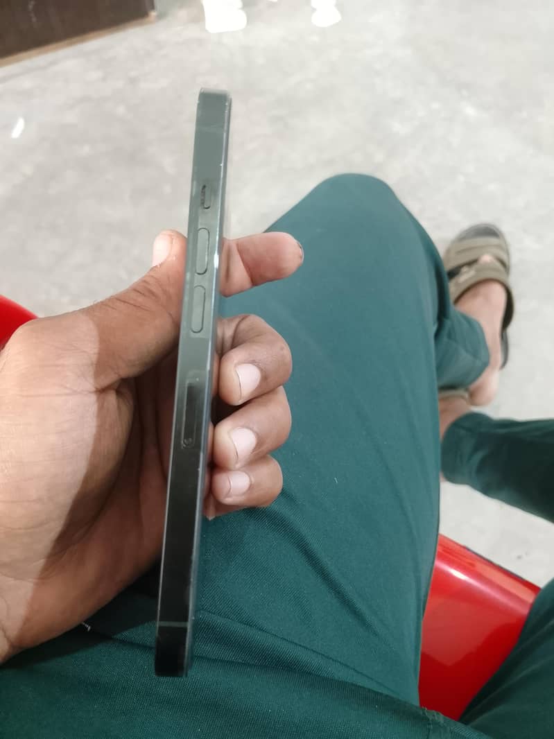 Apple iPhone 13 Pro 3