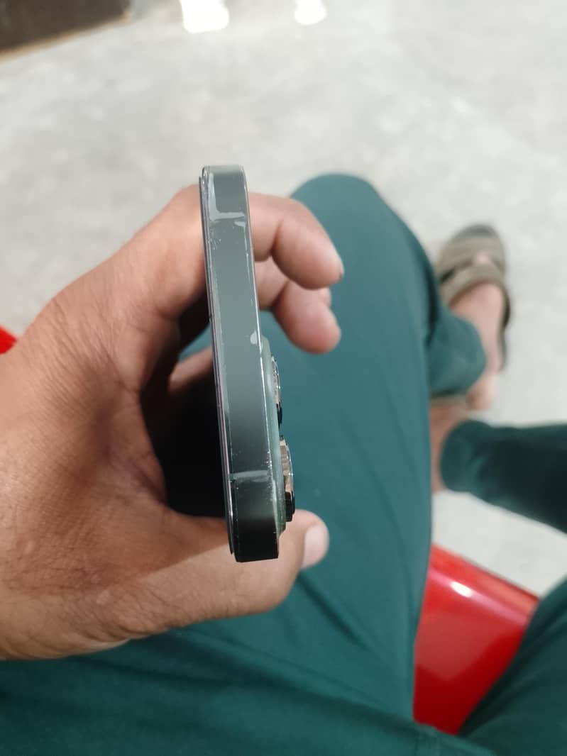 Apple iPhone 13 Pro 4