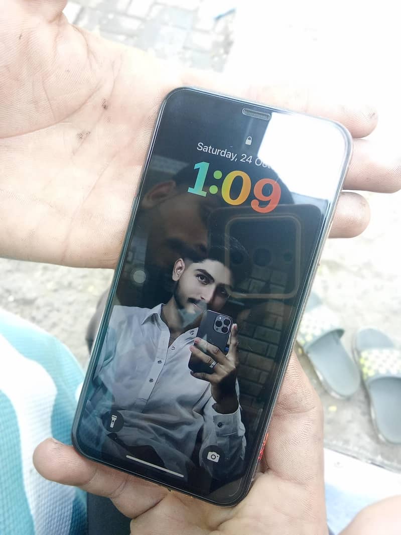 Apple iPhone XS 3