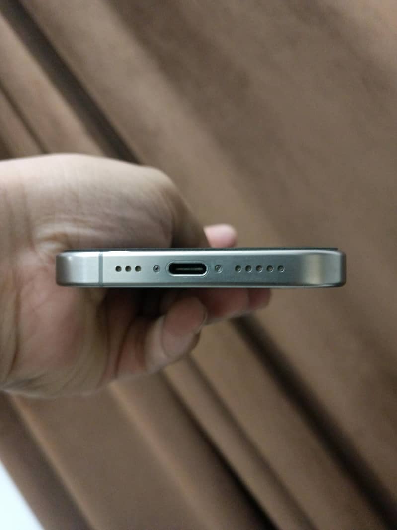 Apple iPhone 15 Pro 2