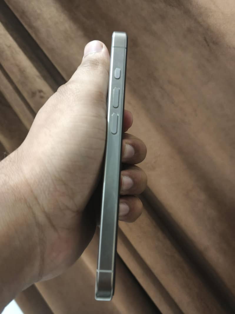 Apple iPhone 15 Pro 3