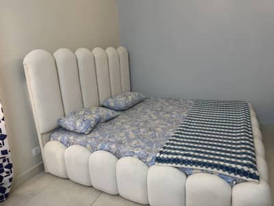 White bubble bed only 1 month use reason shifting