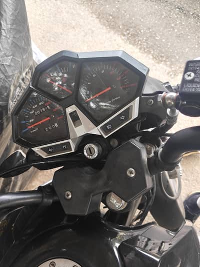 hi speed bike. bilkul new Hai. Koi b Kam Ni hony wala