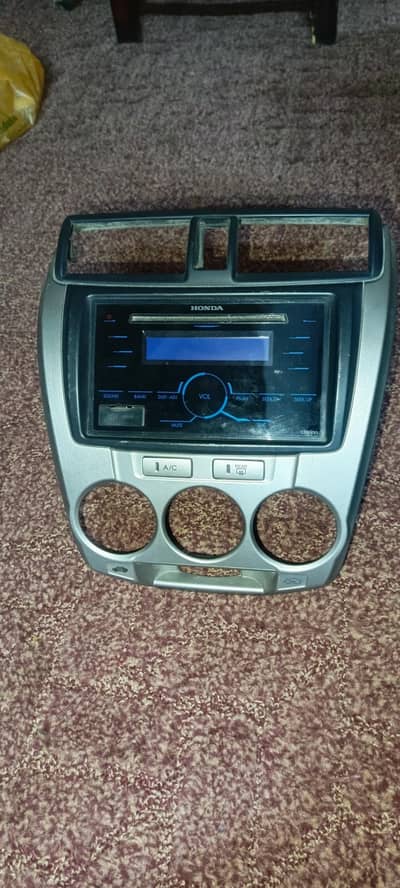 dashboard panel, Clarion music system aur AC/defogger buttons