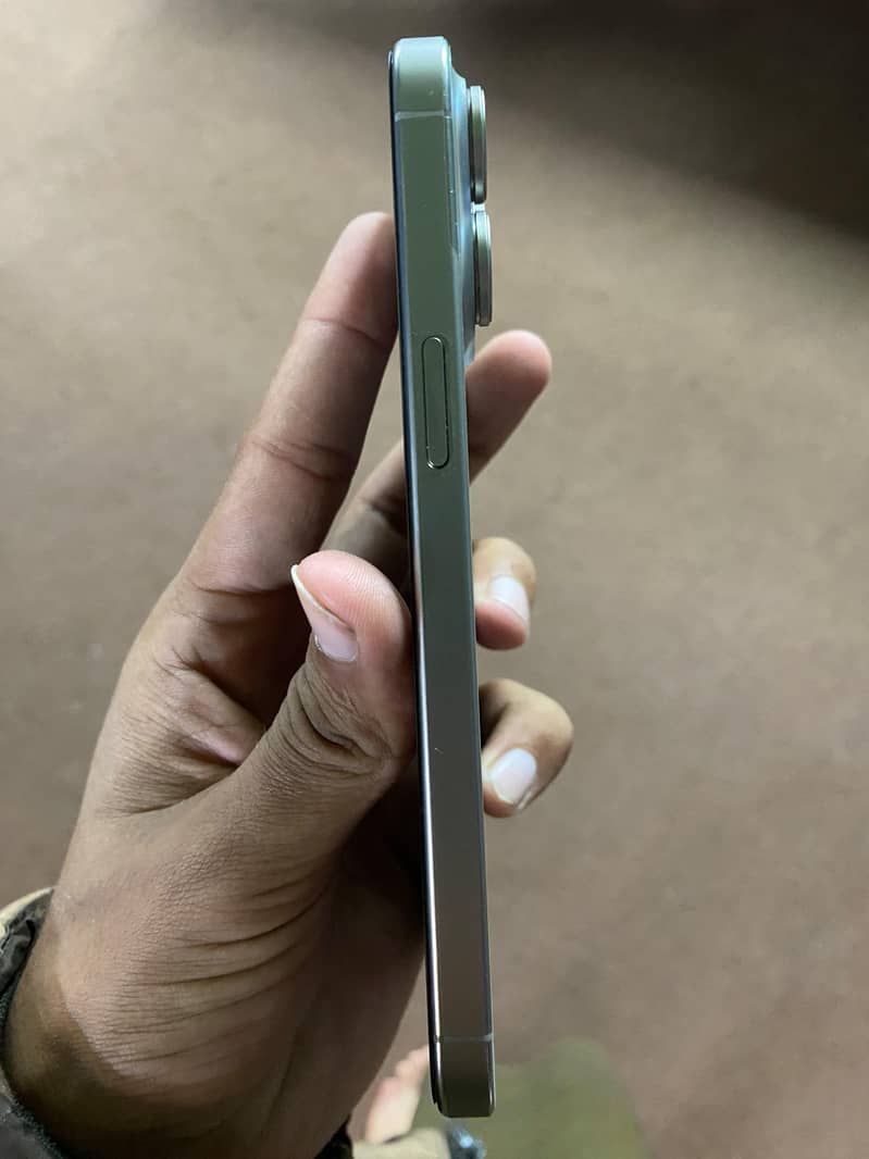 Apple iPhone 15 Pro Max 0