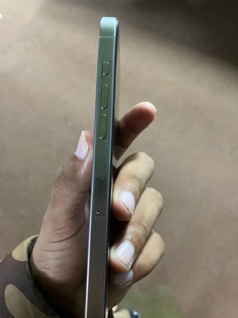 Apple iPhone 15 Pro Max 2
