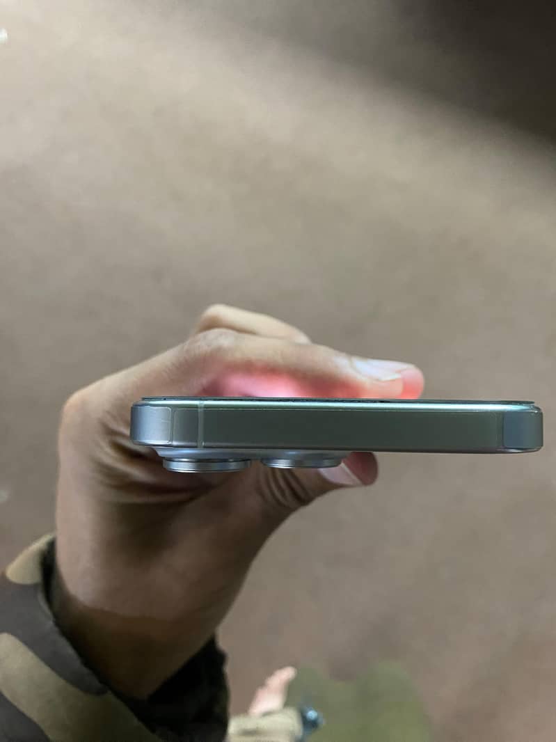 Apple iPhone 15 Pro Max 3