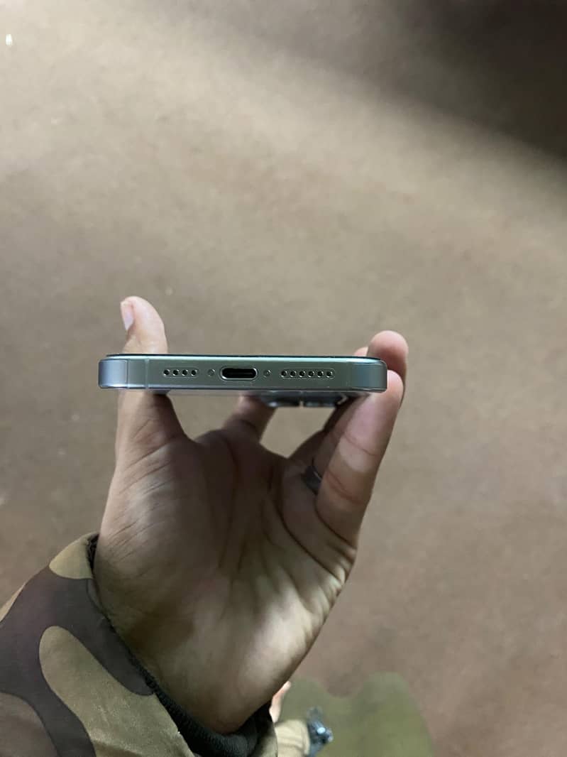 Apple iPhone 15 Pro Max 4
