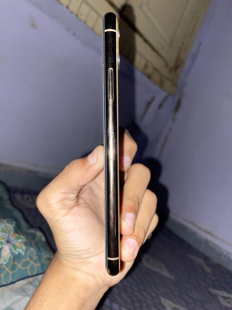 Apple iPhone 11 Pro Max 1