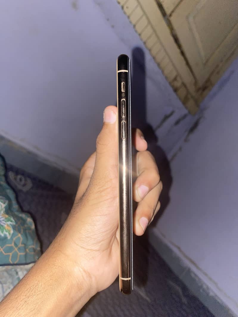Apple iPhone 11 Pro Max 2