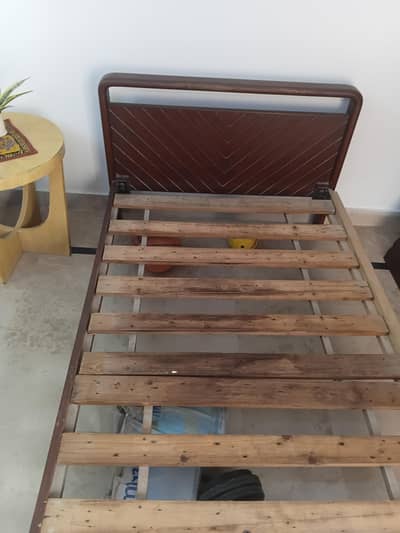 Single bed available for SALE