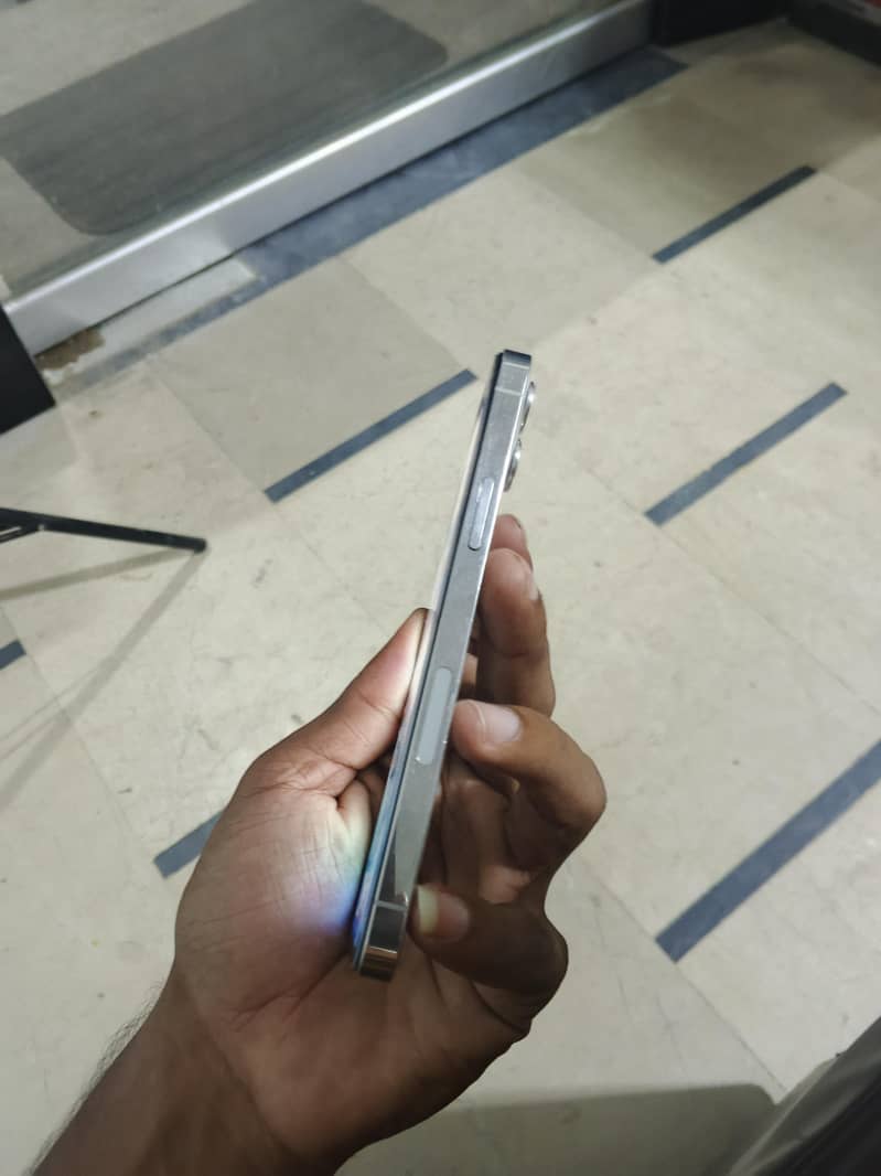 Apple iPhone 12 Pro 4