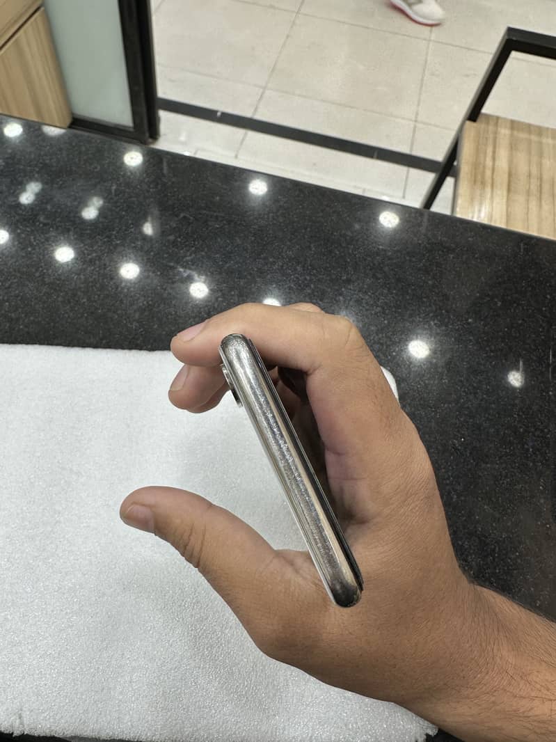 Apple iPhone X 5