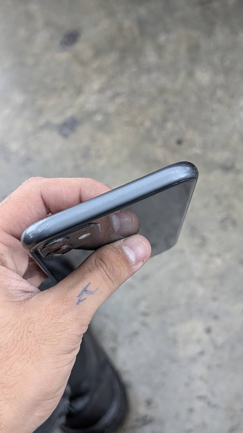 Apple iPhone 11 3