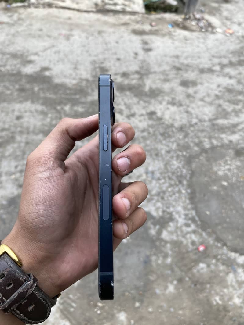 Apple iPhone 13 5
