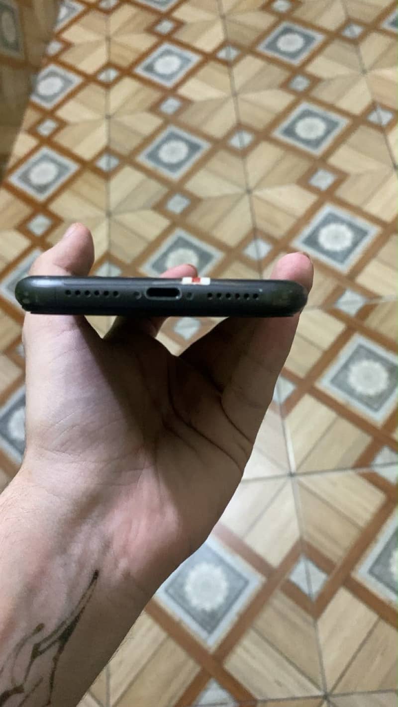 Apple iPhone 11 3