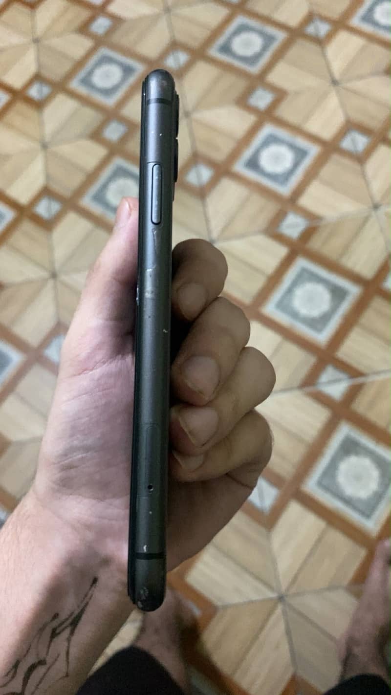 Apple iPhone 11 4