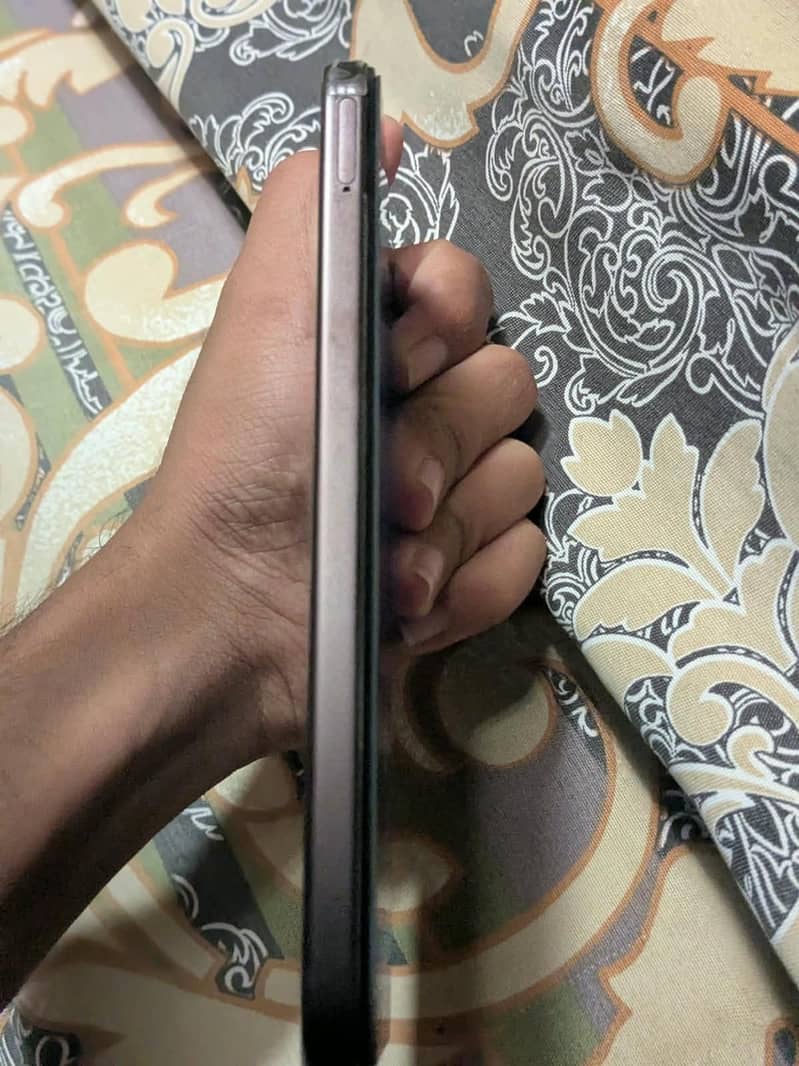 OPPO A6c 1