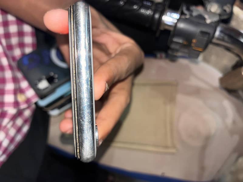 Apple iPhone X 4