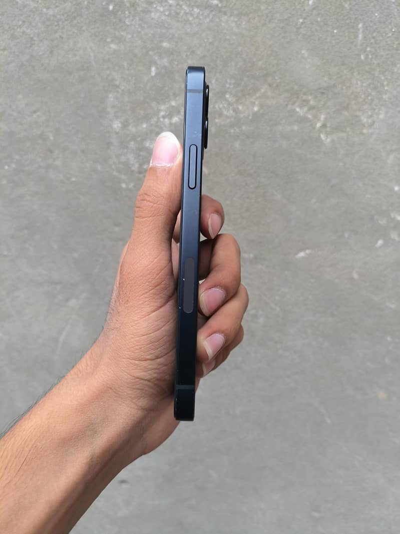 Apple iPhone 12 6
