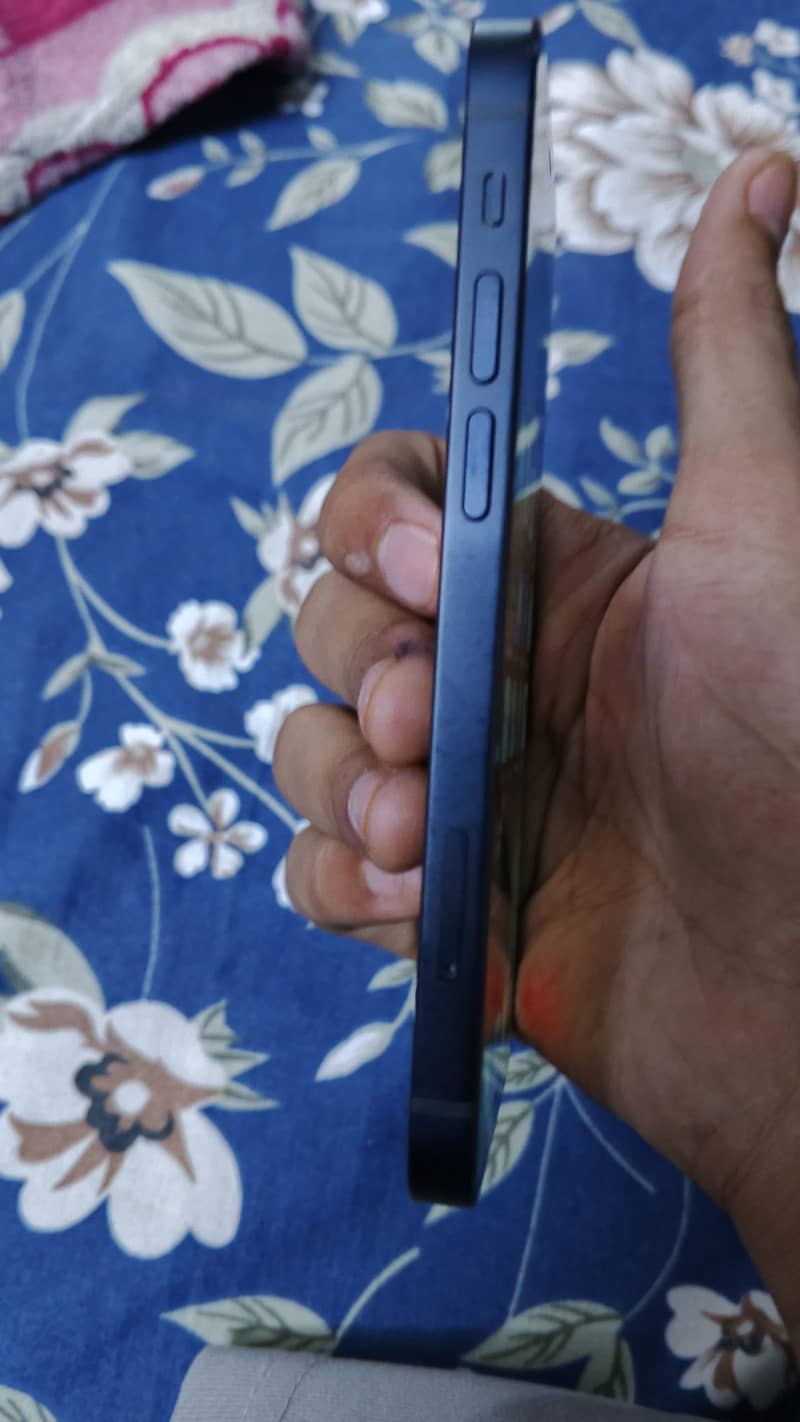 Apple iPhone 12 mini 3