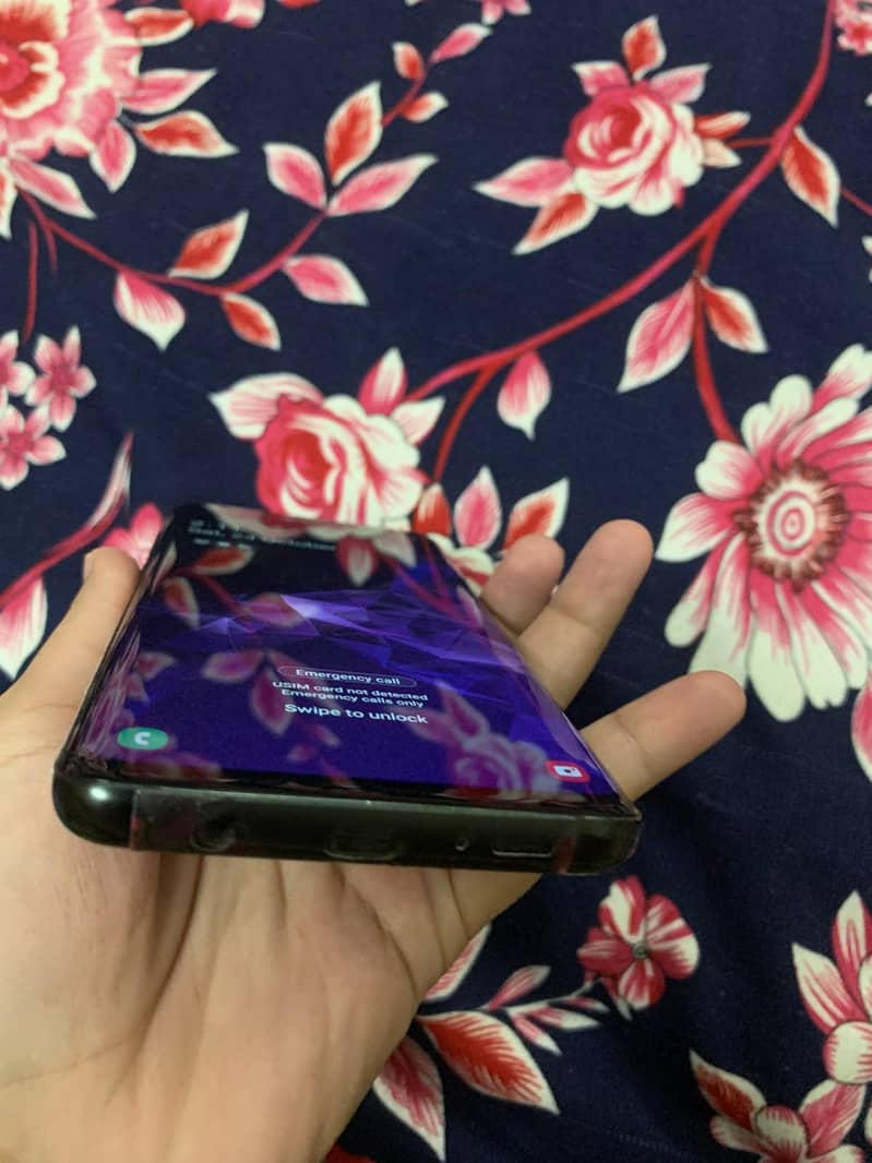Samsung Mobile S9 Plus 5