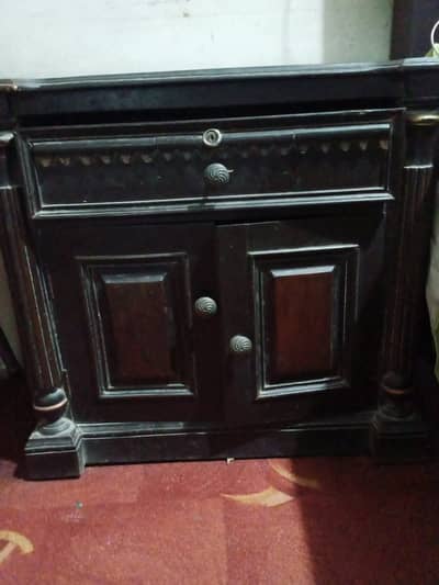 Chinoti furniture set