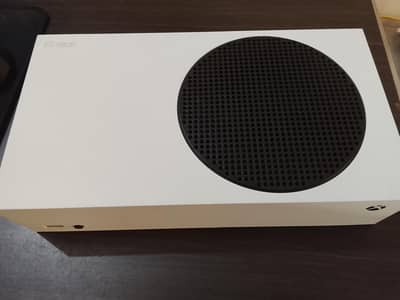 Xbox series S brand new only 1 month used 512 gb