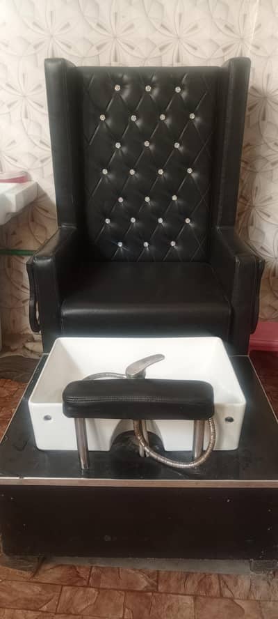 mani padi saloon