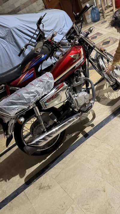 Honda CG125 self start silver edition