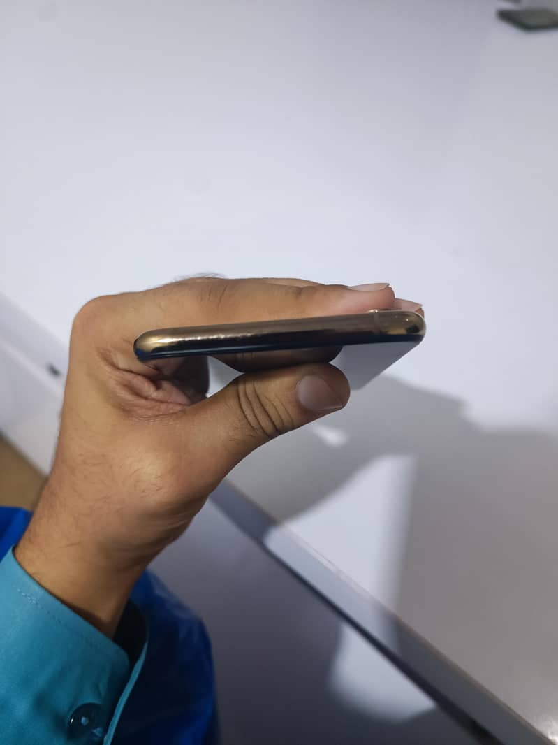 Apple iPhone XS Max 0