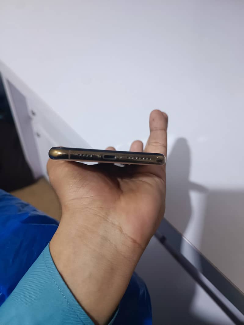 Apple iPhone XS Max 1