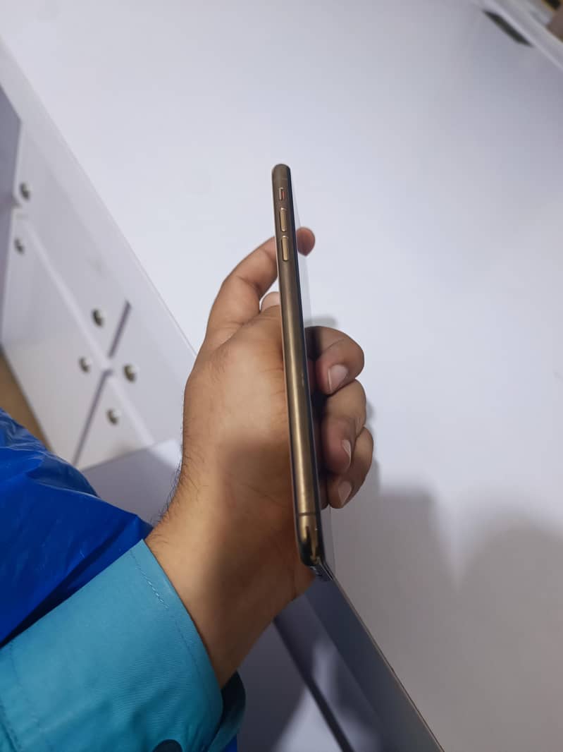 Apple iPhone XS Max 2