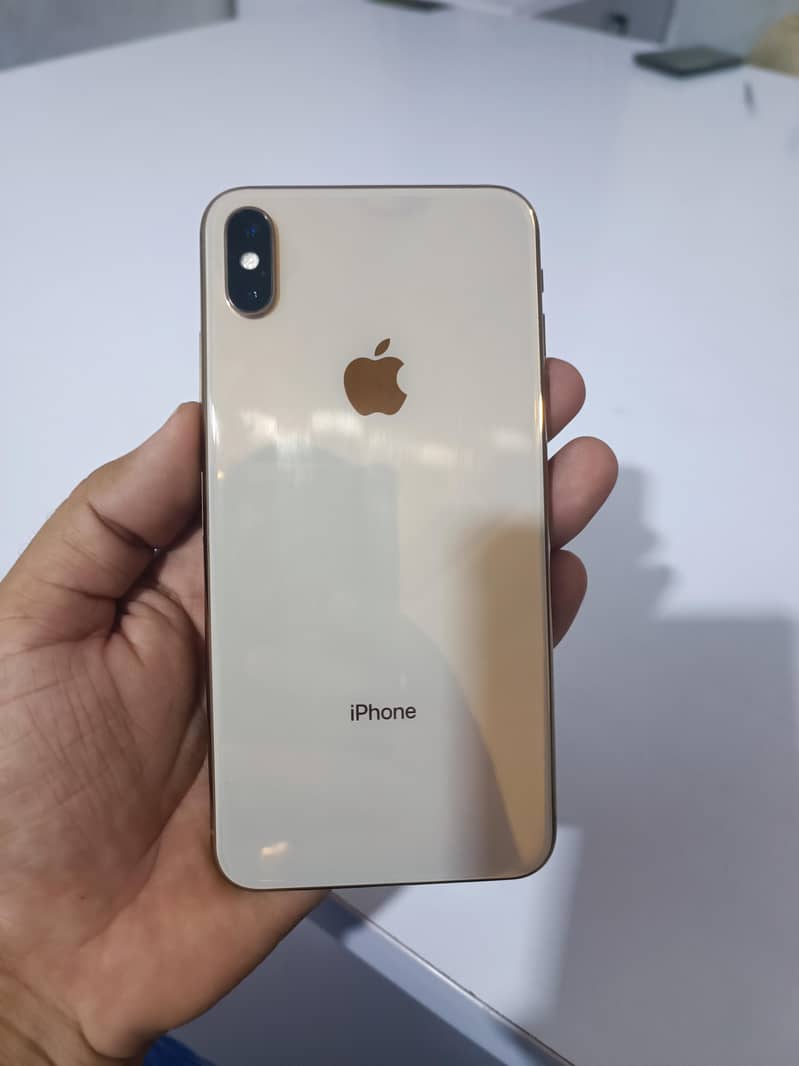 Apple iPhone XS Max 3
