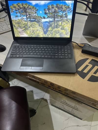 Hp 8 gen like new with box n papers