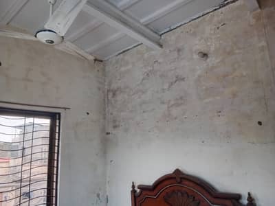 Prime location 2nd foor room available for rent