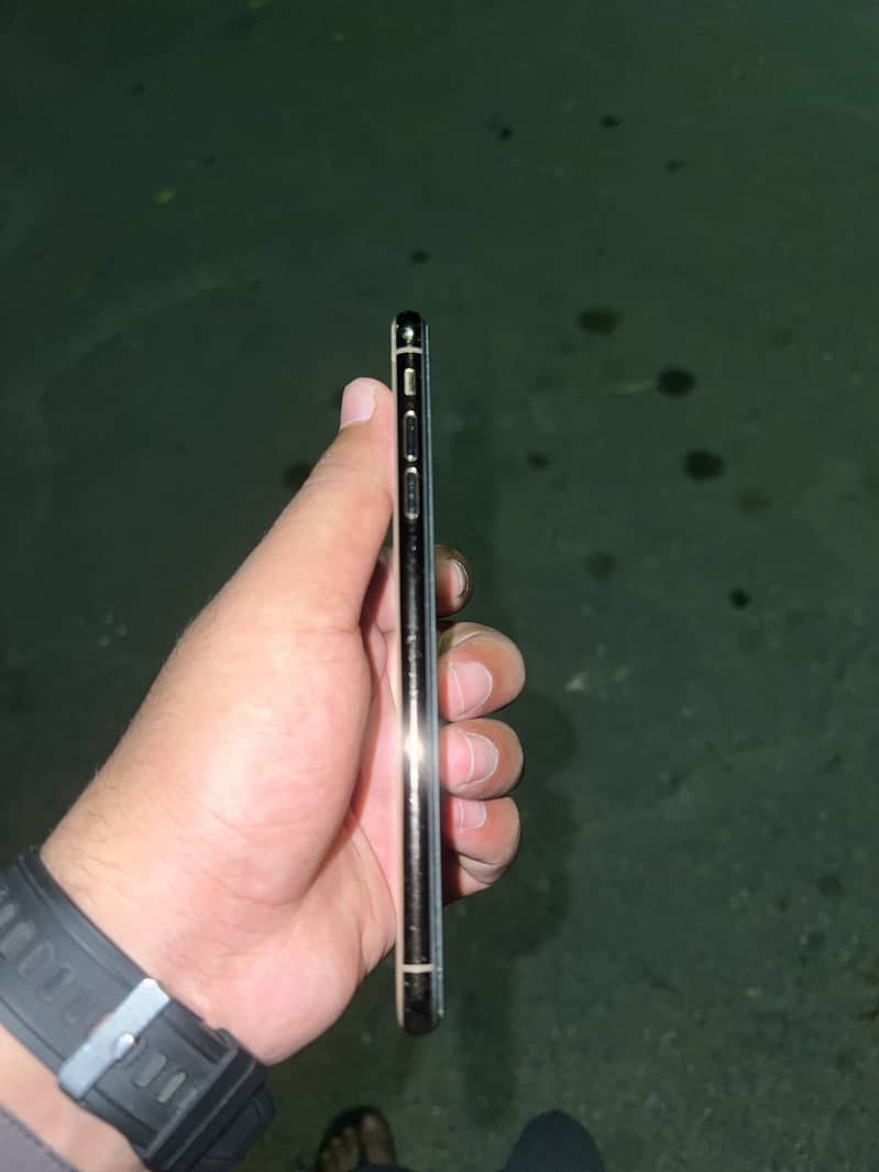 Apple iPhone XS Max 1