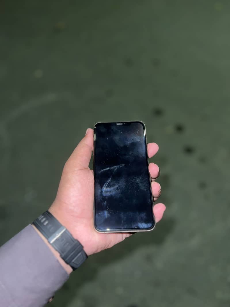 Apple iPhone XS Max 3