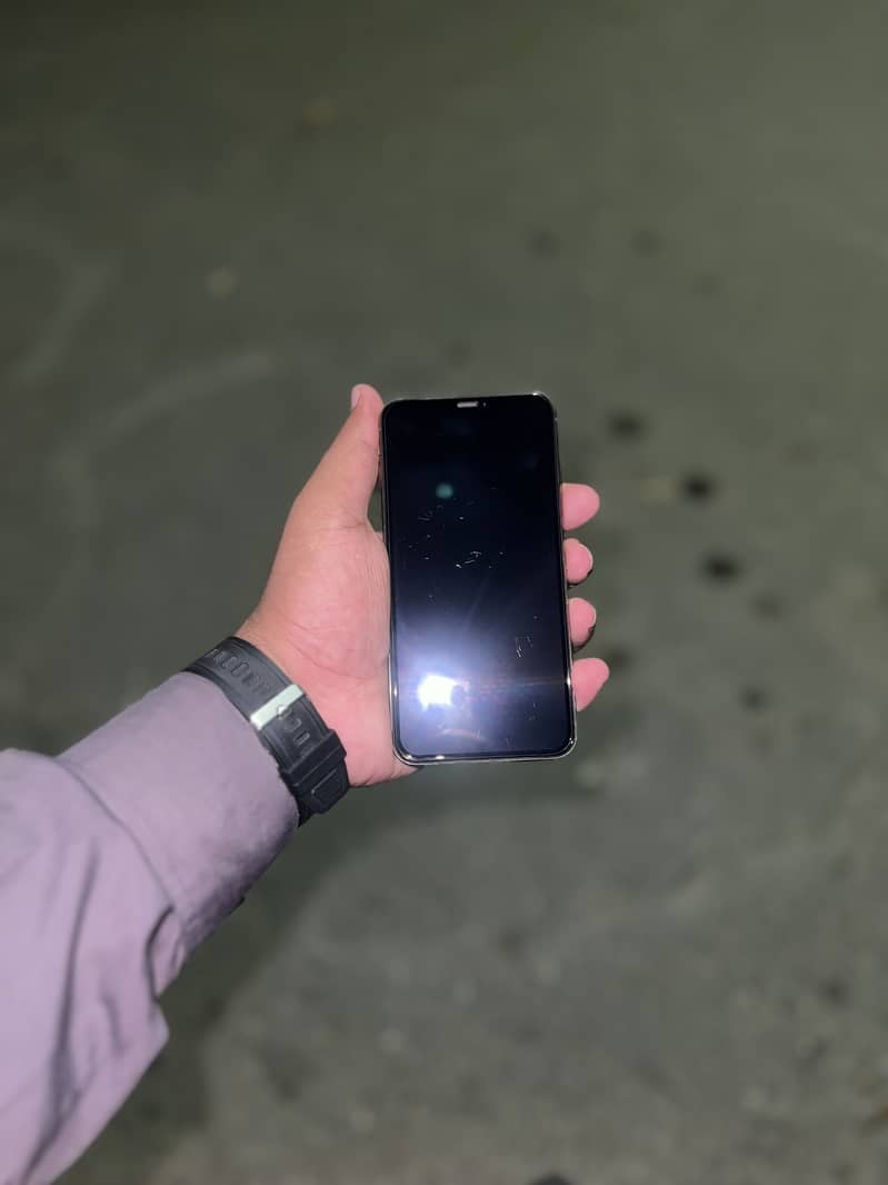 Apple iPhone XS Max 4