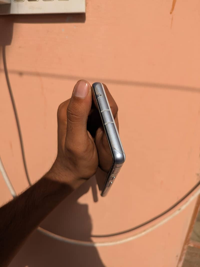 Google Pixel 7a 4