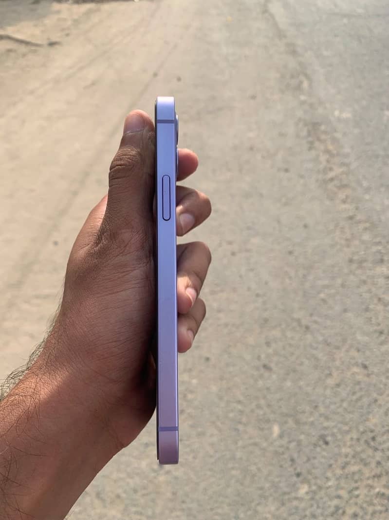Apple iPhone 12 4