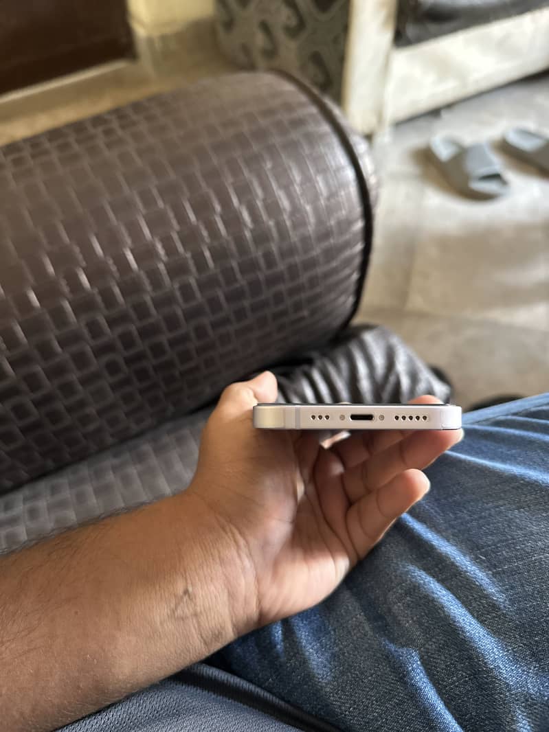 Apple iPhone 14 3