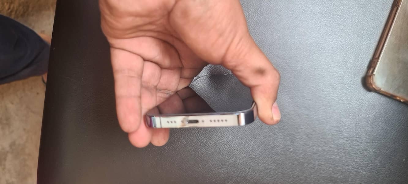 Apple iPhone 13 Pro. 2