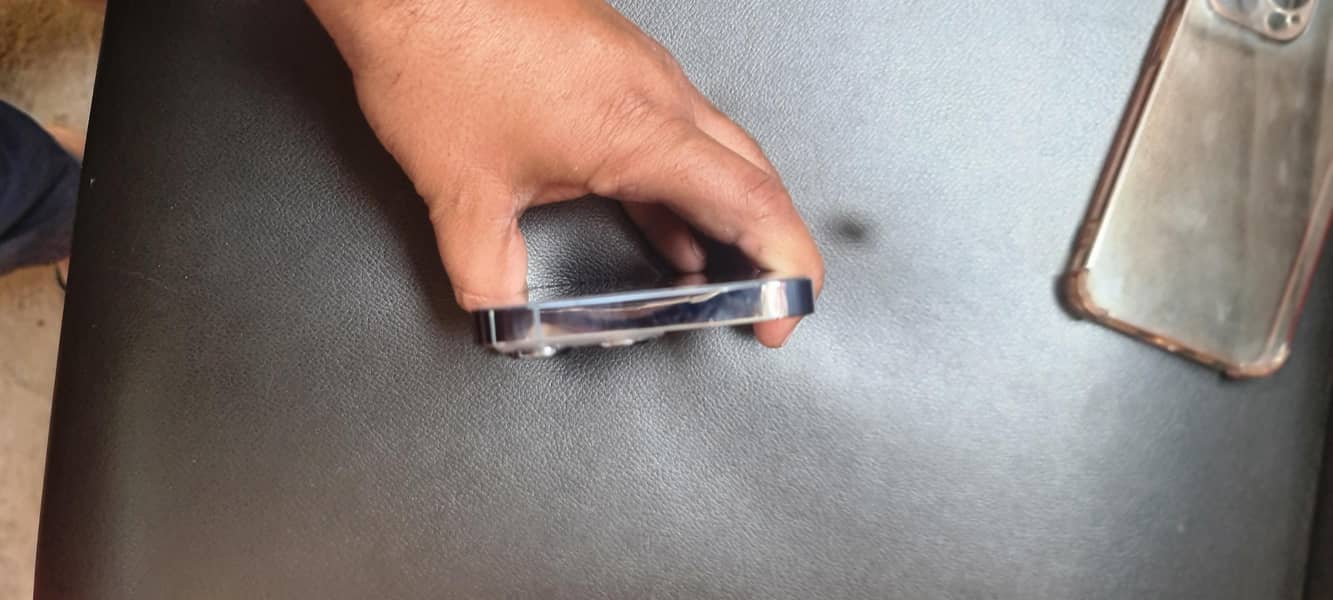 Apple iPhone 13 Pro. 3