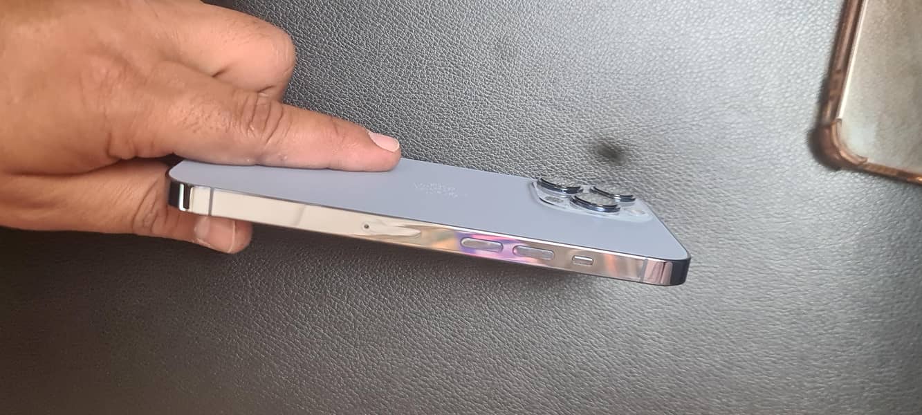 Apple iPhone 13 Pro. 5