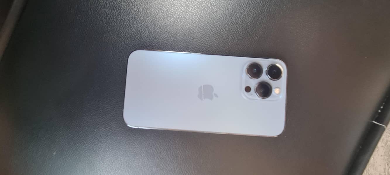 Apple iPhone 13 Pro. 7
