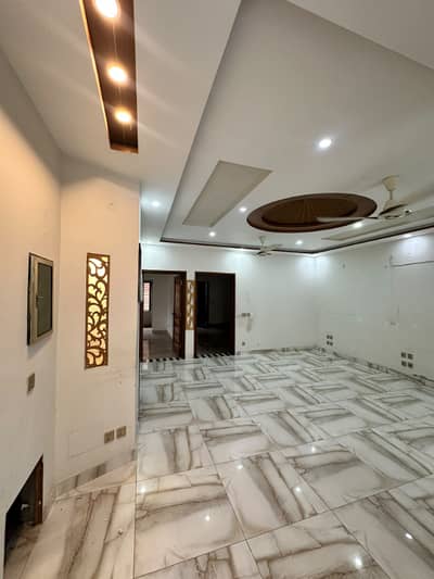 10 MARLA FULL HOUSE FOR RENT IN LDA AVENUE 1