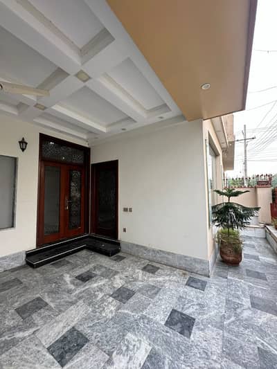 10 MARLA FULL HOUSE FOR RENT IN LDA AVENUE 1